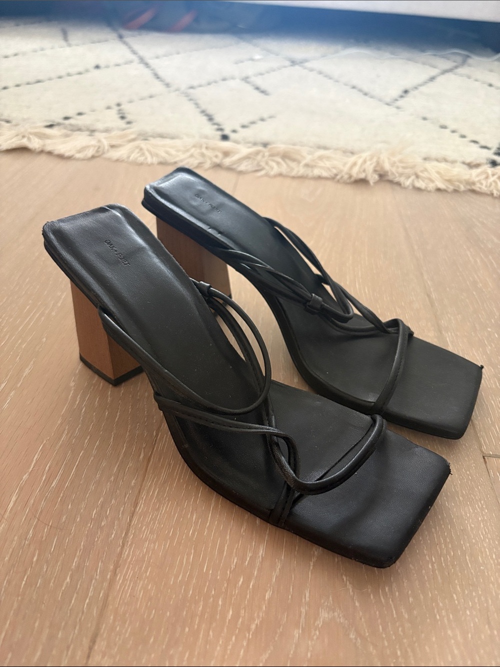 OAK + FORT Black Strappy Square-Toe Block Heel Sandals
